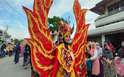 Siswa MANU Lasem mengikuti Kirab Batik Tulis Lasem